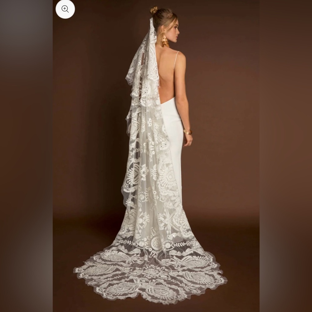 Rue de Seine Medina Veil